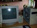 Pentium MMX 166 Mhz, 64 MiB RAM, 2,5 GiB HDD, Video Card S3 Trio 64 2 MiB, Sound Card ESS 1868, FDD 3,5, 15 Color Monitor Samsung (1997), очень старая клавиатура (типа DIN), мышь типа COM + достаточно новый привод DVD-RW